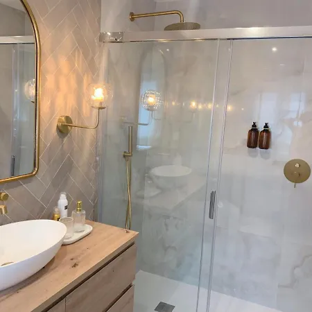 Lujoso Boutique A Estrenar Con Parking Gratis Хихон