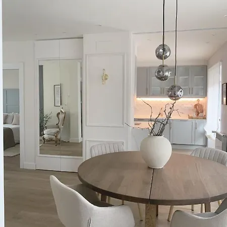 Lujoso Boutique A Estrenar Con Parking Gratis Apartamento *