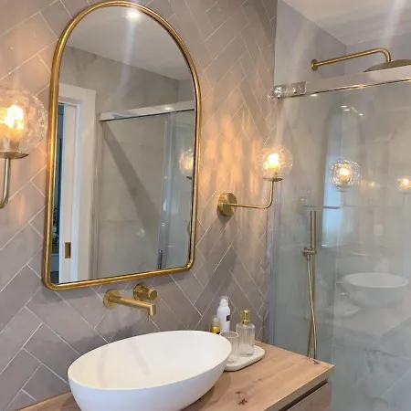 Lujoso Boutique A Estrenar Con Parking Gratis Apartamento *