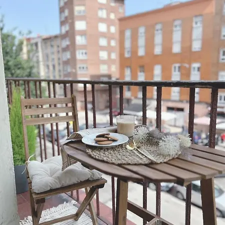 Lujoso Boutique A Estrenar Con Parking Gratis Apartamento *